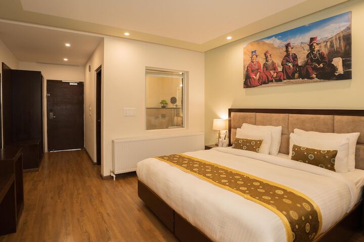 Room 11 of 19