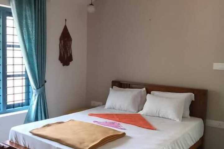 Room 4 of 11