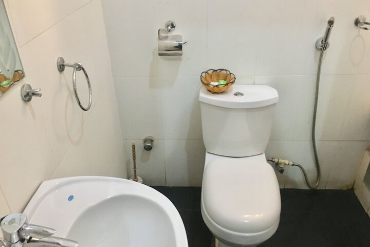Room 5 of 13