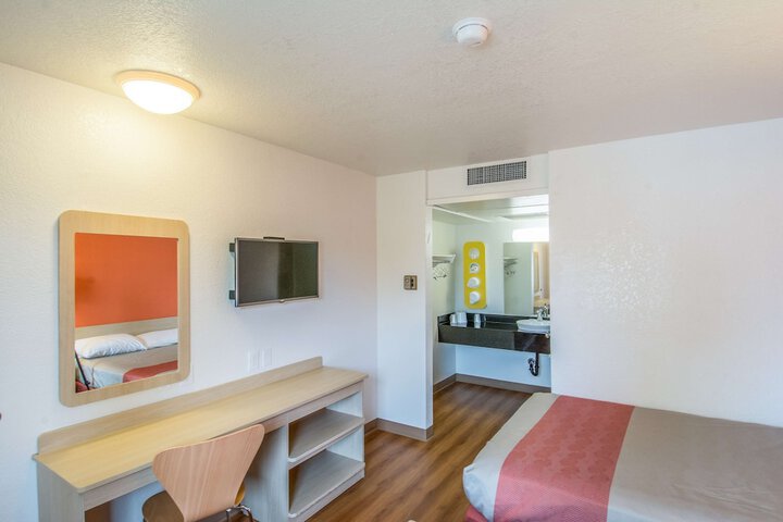 Room 5 of 25