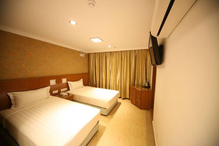 Room 11 of 35