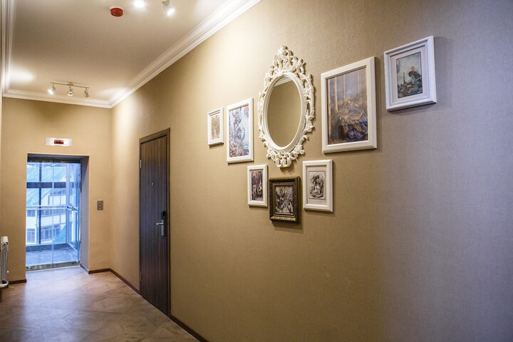 Ballroom/Hall 46 of 48