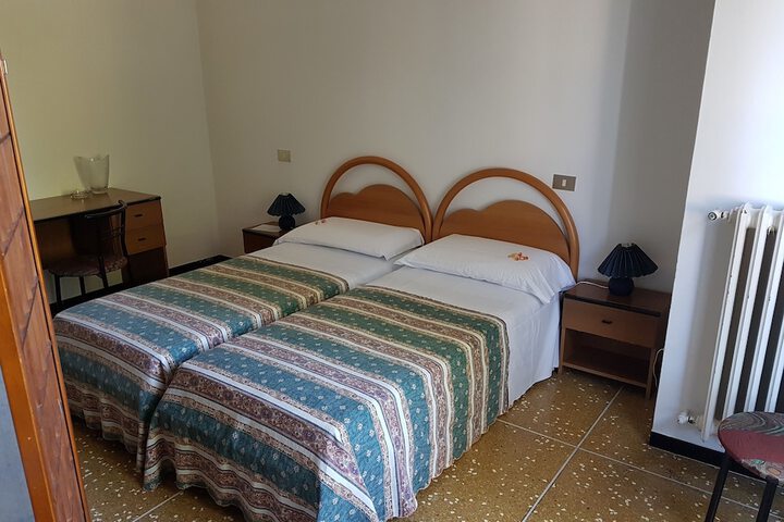 Room 6 of 39