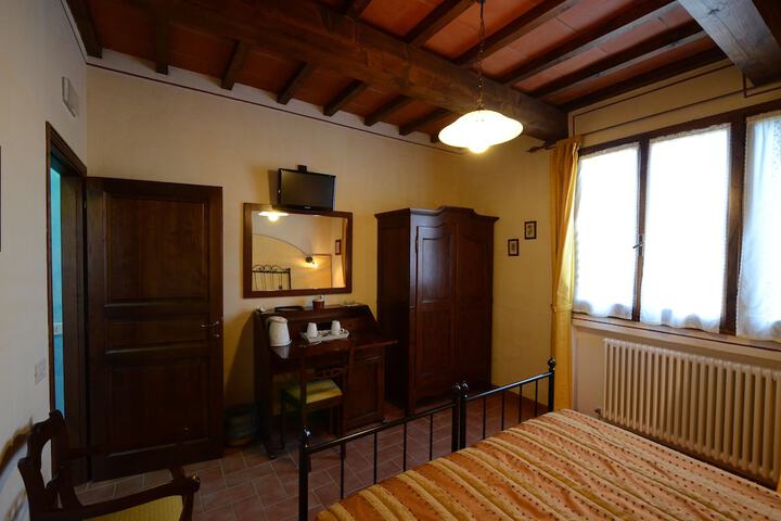 Room 3 of 90