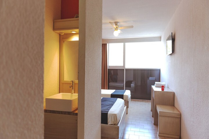 Room 32 of 53