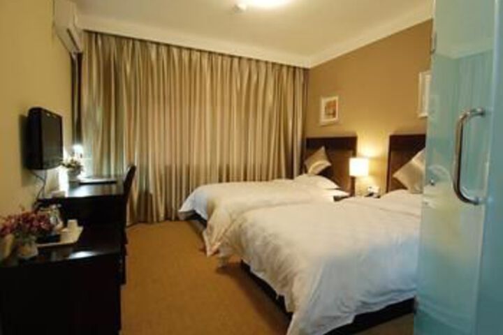 Room 6 of 15