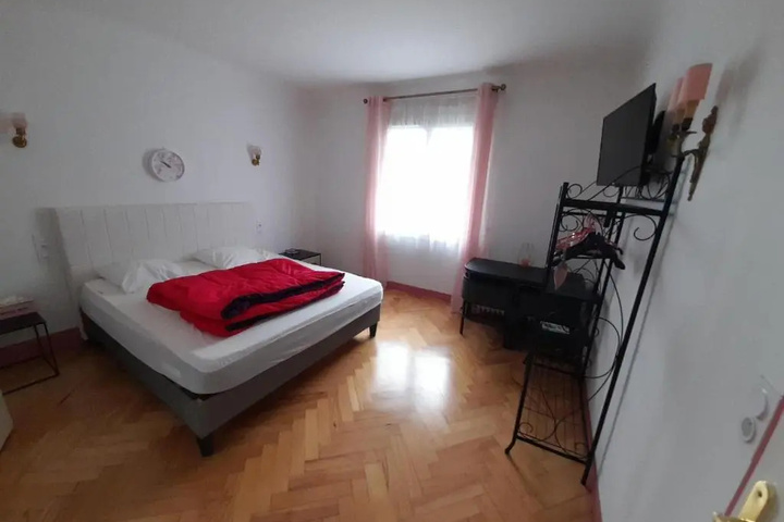 Room 5 of 22