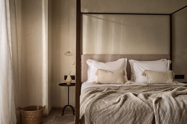 Room 15 of 96