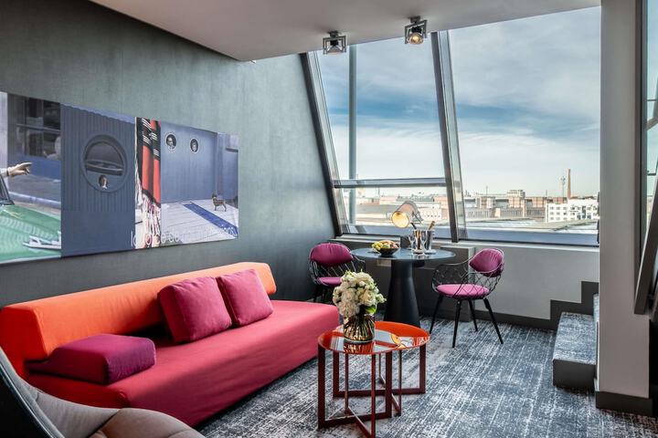 Hotel 209 of 215