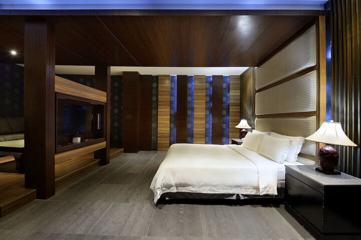 Room 14 of 60