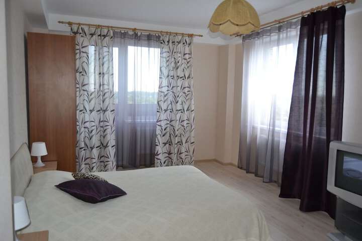 Room 5 of 77
