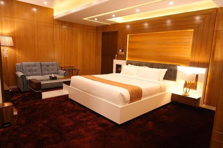 Room 19 of 76