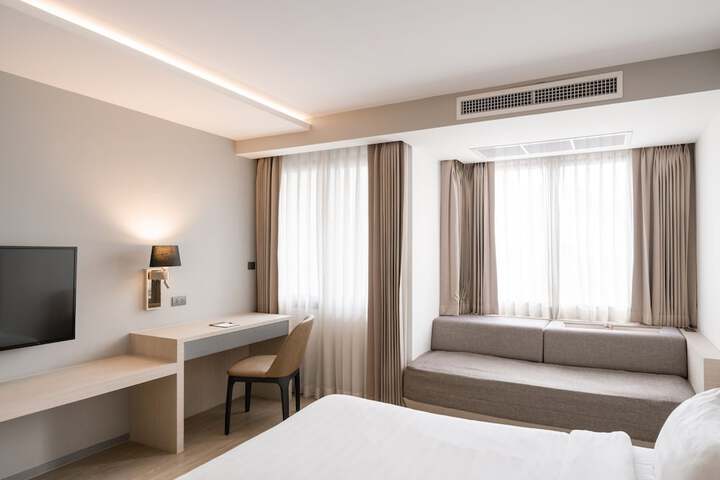 Room 42 of 85