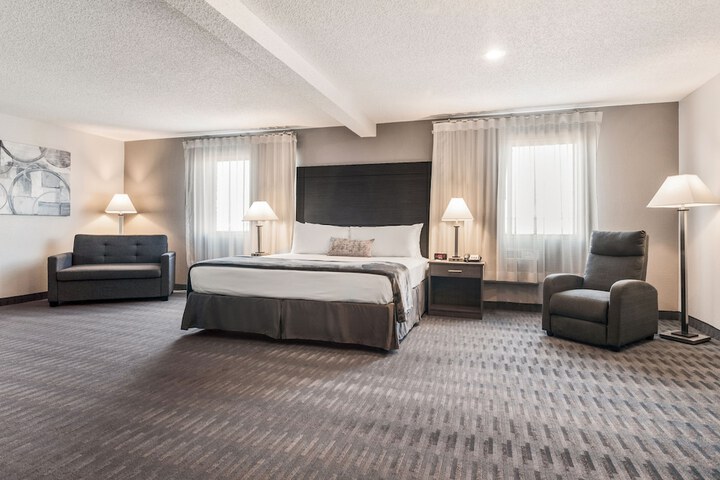 Standard | King Bed (4 of 10)