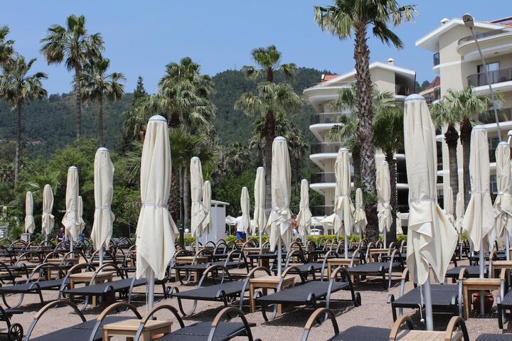 Hotel with Pool