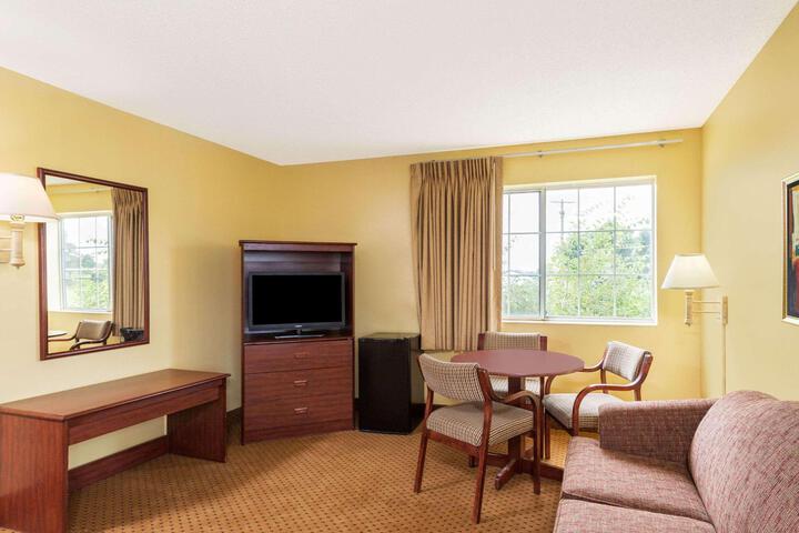 Standard Double Room (4 of 6)