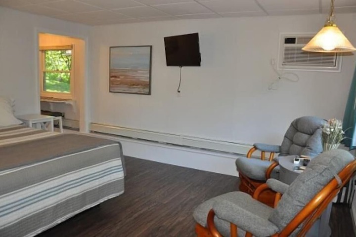 Room 6 of 167