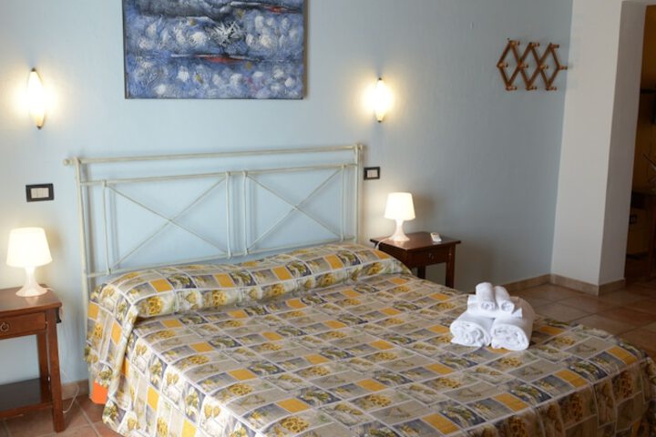 Room 5 of 77