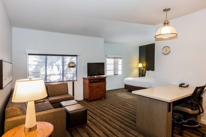 Room 14 of 66