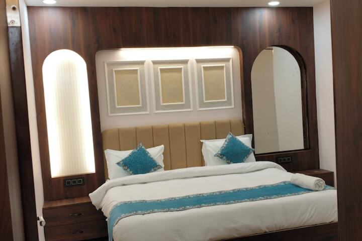 Room 53 of 118