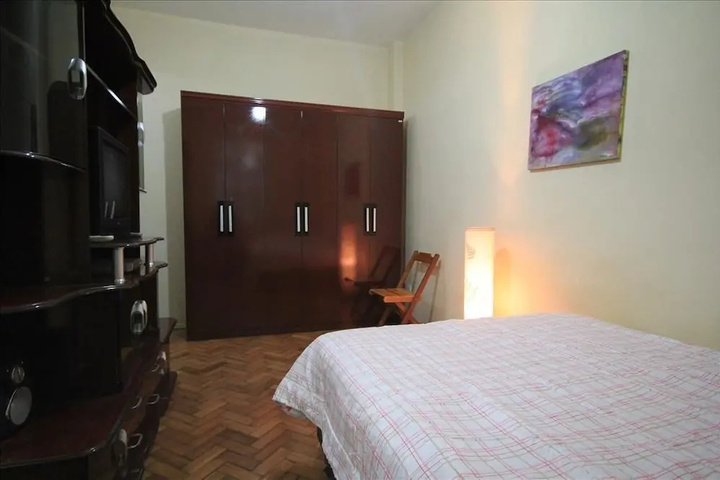 Room 9 of 18