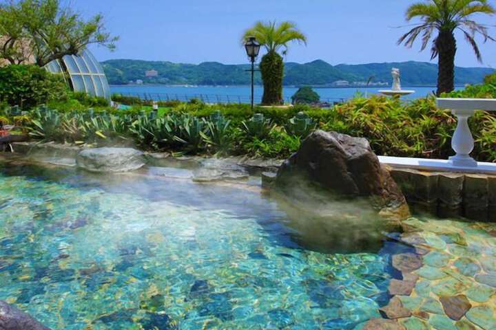 Hotel with Pool