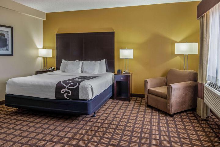 2 Queen Beds with View Accessible (9 of 12)