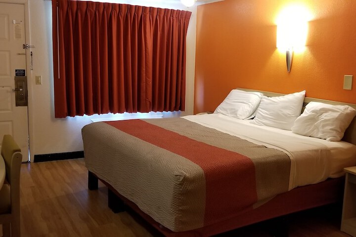 Standard Double Bed (5 of 17)