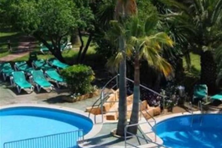 Pools & Facilities