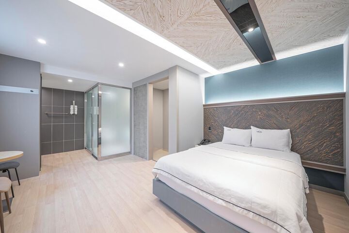 Room 53 of 58