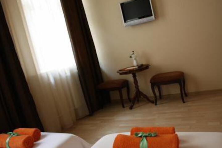 Room 5 of 9