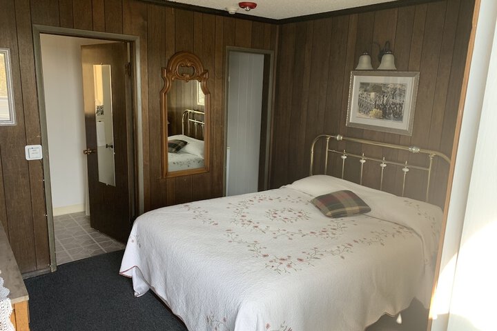 Classic Double Room 1 Queen Bed (27 of 33)