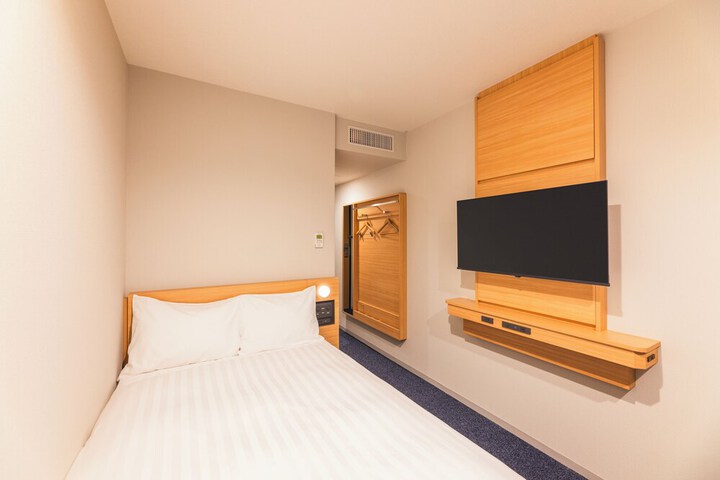 Room 8 of 27