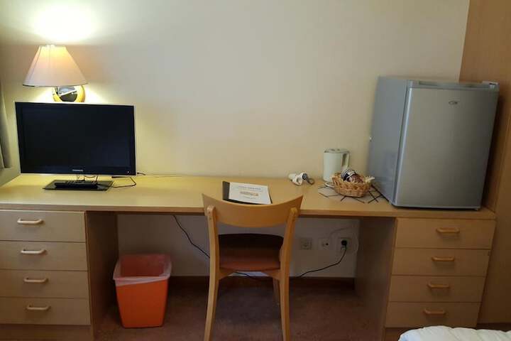 Room 13 of 33