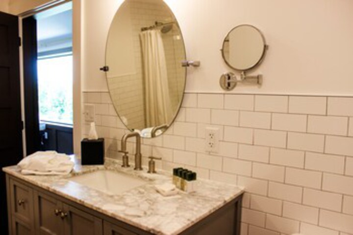 Room 4 of 16