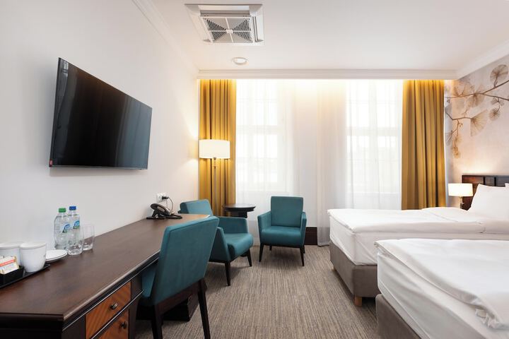 Room 17 of 48