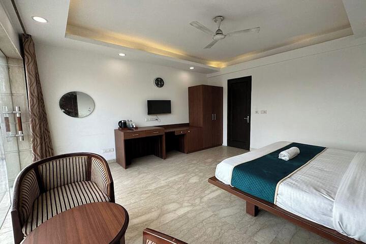 Room 6 of 22