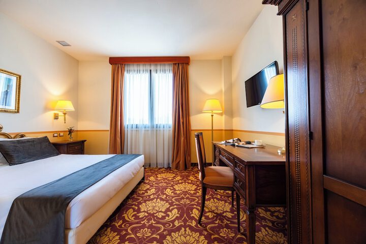 Room 34 of 128