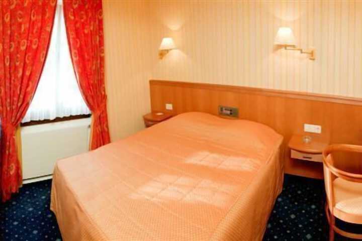 Room 8 of 47