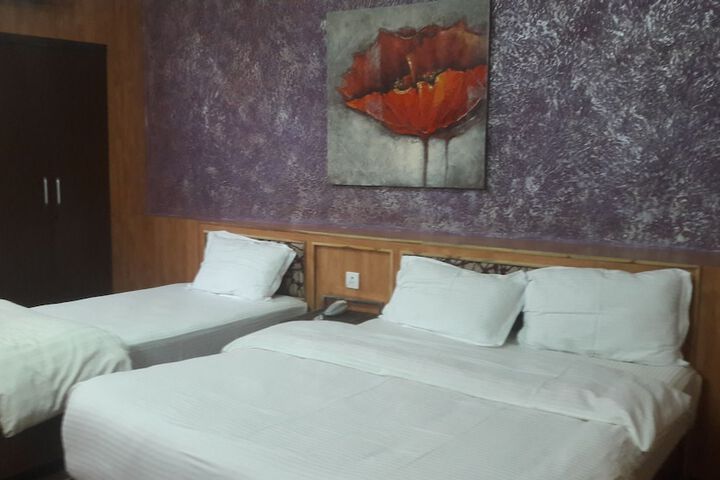 Room 32 of 65