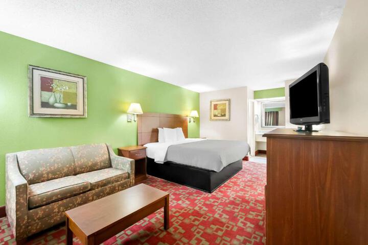 1 King Bed (8 of 9)