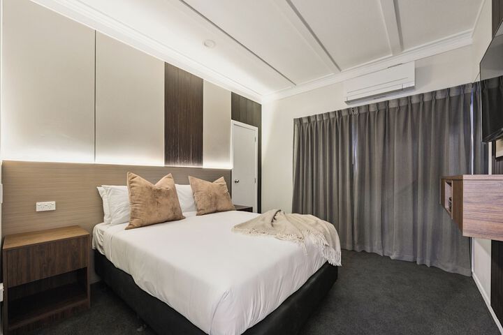 Room 6 of 27