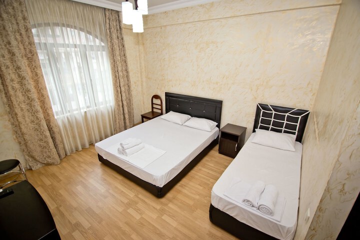 Room 10 of 93
