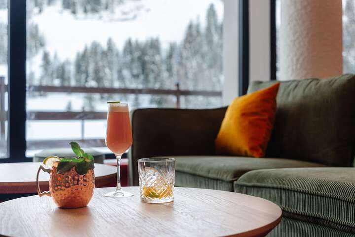 Lounge 41 of 59