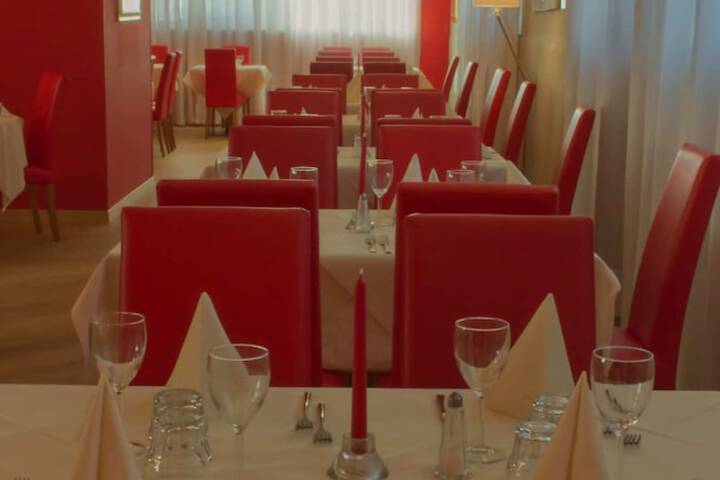 Dining 25 of 49