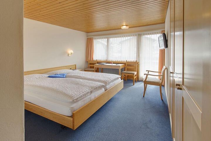 Room 10 of 75
