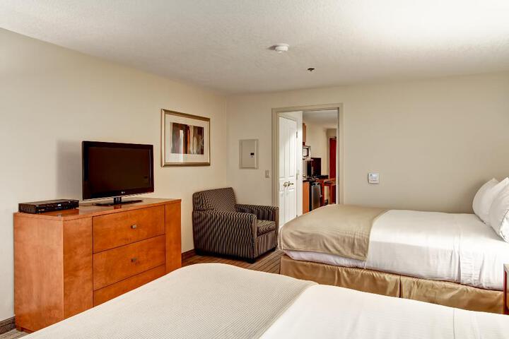 2 Queen Beds (4 of 4)