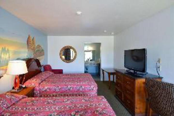 Deluxe 2 Queen Beds (9 of 10)