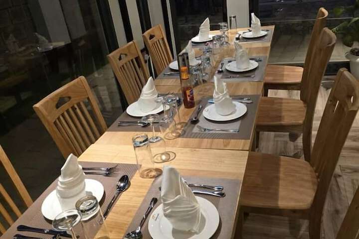 Dining 17 of 39