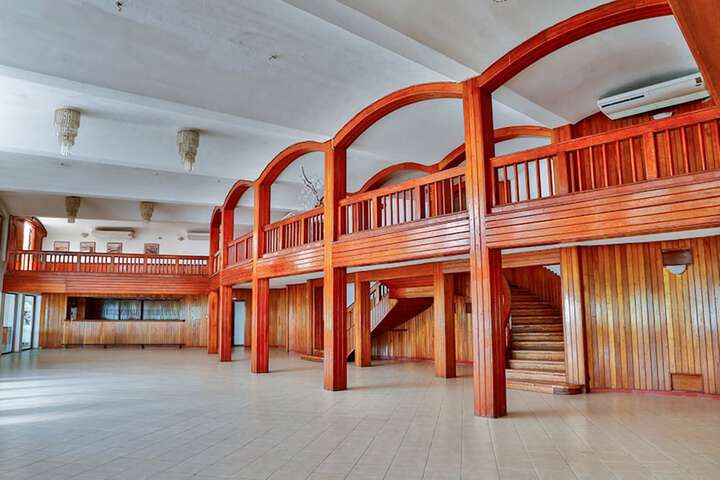 Ballroom/Hall 133 of 182
